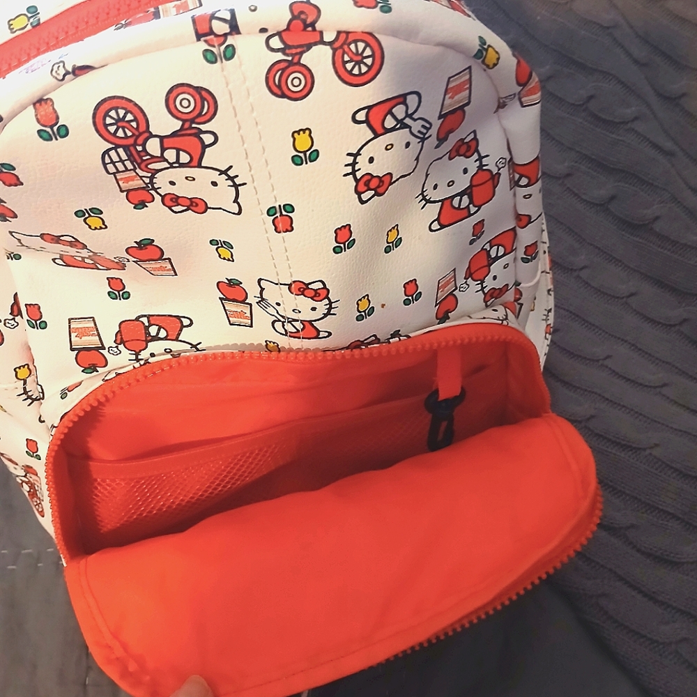 Hello Kitty Backpack (small) - Picture 3 of 6